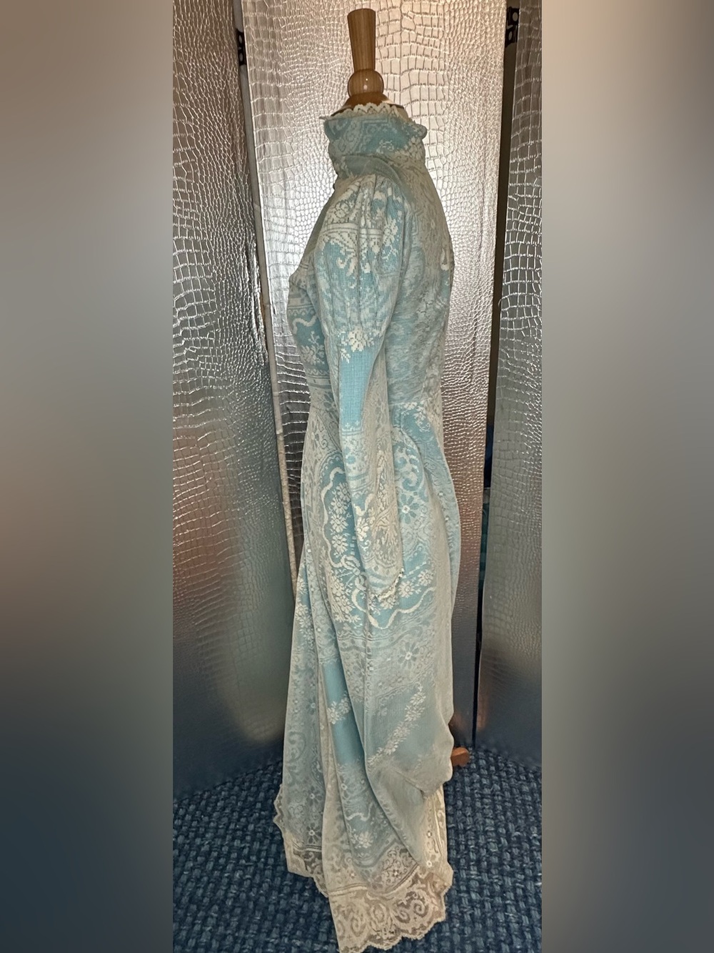 Vintage Style Tea Gown Turquoise White Lace Overlay & Faux Pearl Buttons - Picture 5 of 16